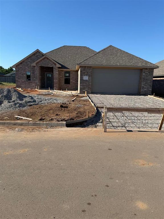 209 NW Pine Ave, Cache, OK 73527