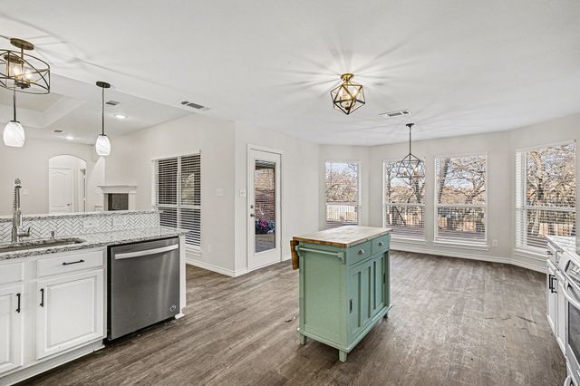 533 Shady Oaks Trail, Burleson, TX 76028