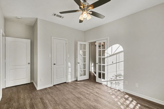 533 Shady Oaks Trail, Burleson, TX 76028