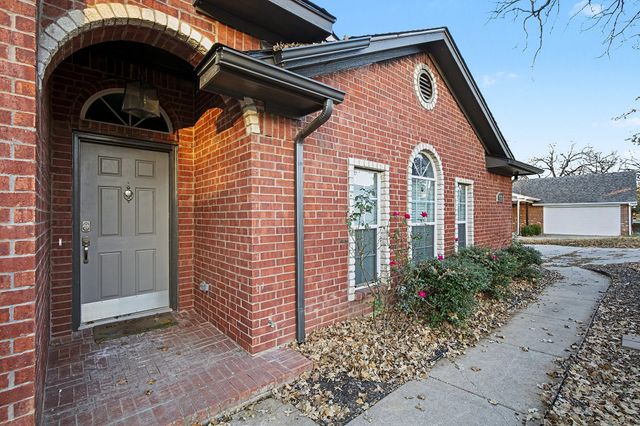 533 Shady Oaks Trail, Burleson, TX 76028