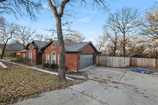 533 Shady Oaks Trail, Burleson, TX 76028