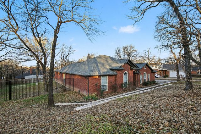 533 Shady Oaks Trail, Burleson, TX 76028