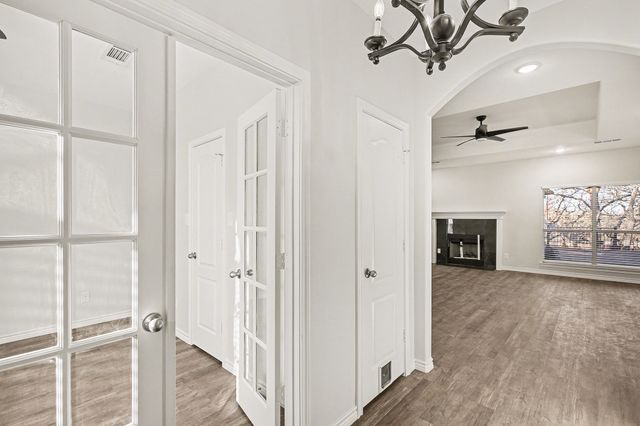 533 Shady Oaks Trail, Burleson, TX 76028