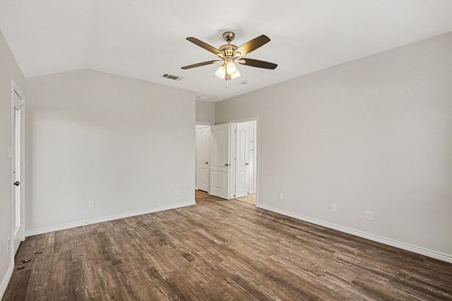 533 Shady Oaks Trail, Burleson, TX 76028