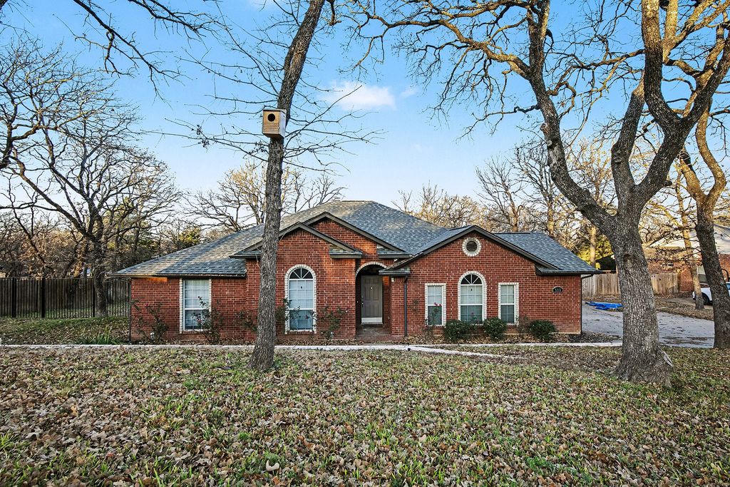 533 Shady Oaks Trail, Burleson, TX 76028
