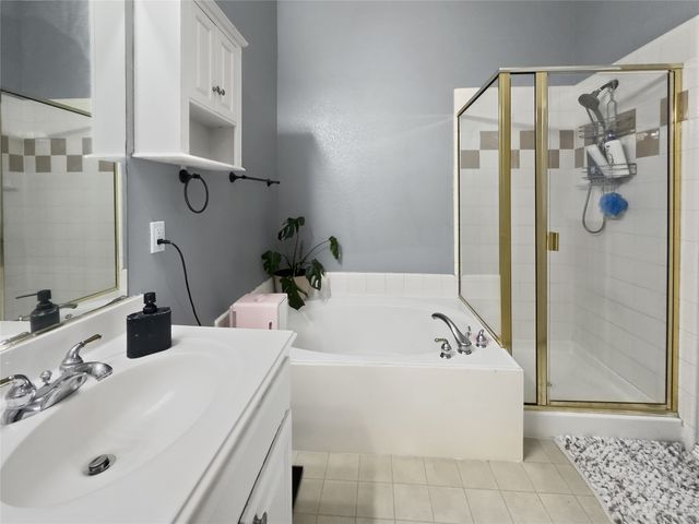 2823 Brookhurst Drive, Grand Prairie, TX 75052