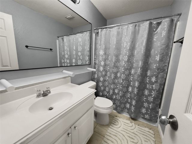 2823 Brookhurst Drive, Grand Prairie, TX 75052