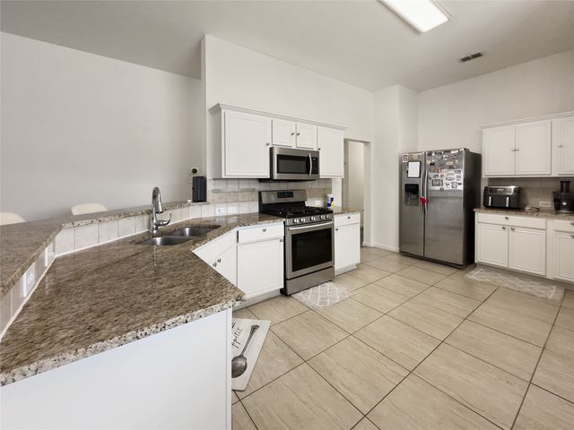 2823 Brookhurst Drive, Grand Prairie, TX 75052