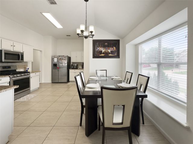 2823 Brookhurst Drive, Grand Prairie, TX 75052
