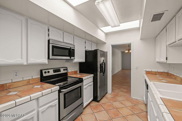 6872 E Calle De Oro, Tucson, AZ 85715