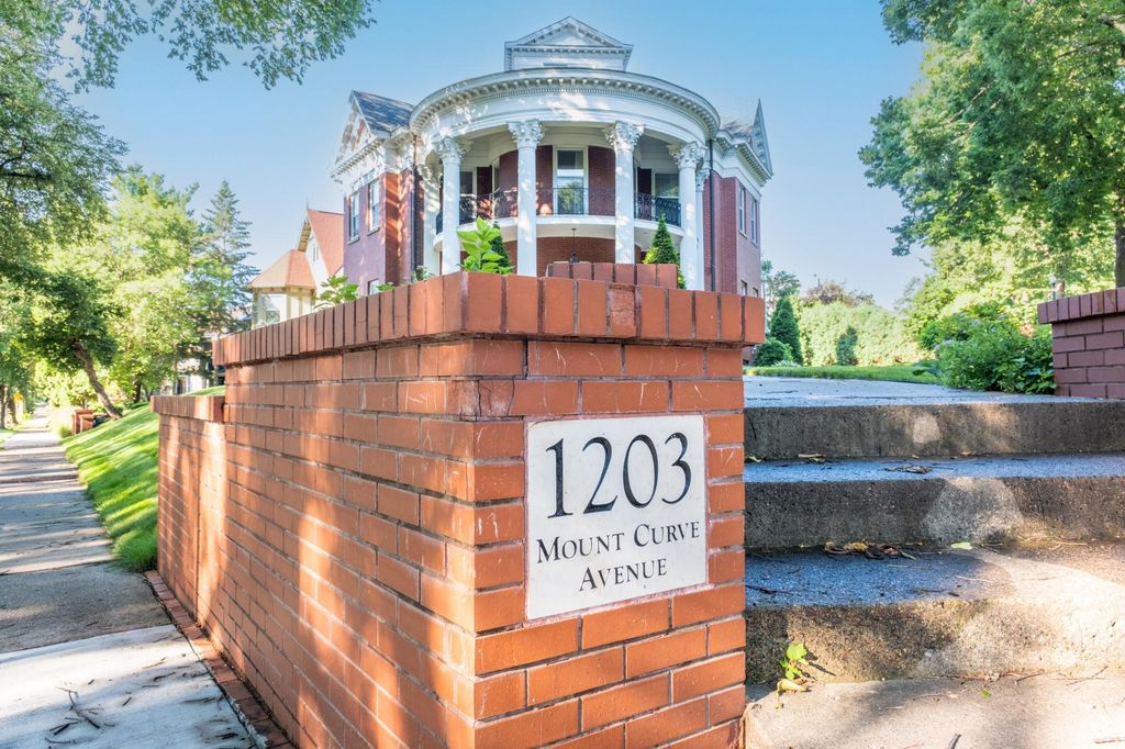 1203 Mount Curve Avenue, Minneapolis, MN 55403 — photo 3