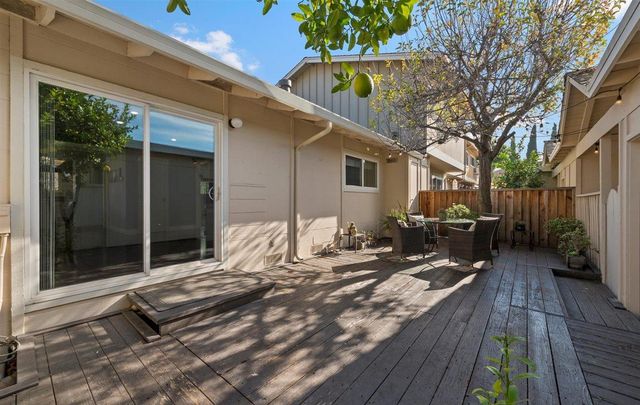 1 Comstock Queen Court, Mountain View, CA 94043