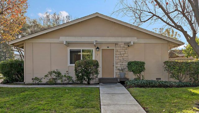 1 Comstock Queen Court, Mountain View, CA 94043