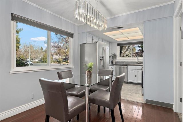 1 Comstock Queen Court, Mountain View, CA 94043