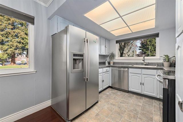 1 Comstock Queen Court, Mountain View, CA 94043