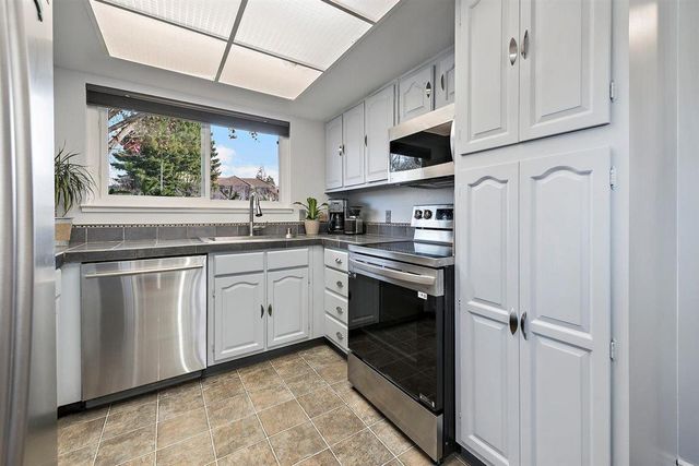 1 Comstock Queen Court, Mountain View, CA 94043