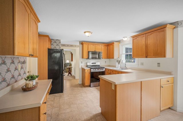 5 Ridge Road, Tyngsborough, MA 01879