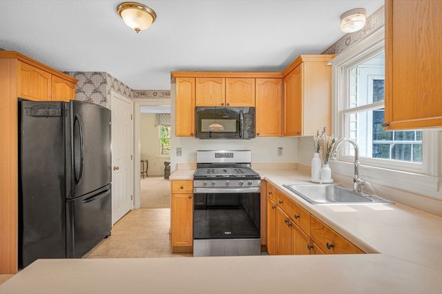 5 Ridge Road, Tyngsborough, MA 01879