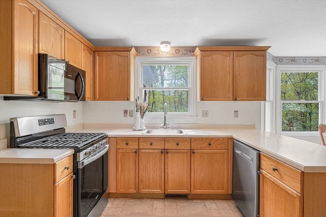 5 Ridge Road, Tyngsborough, MA 01879
