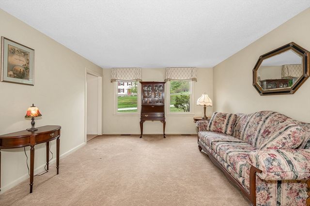 5 Ridge Road, Tyngsborough, MA 01879
