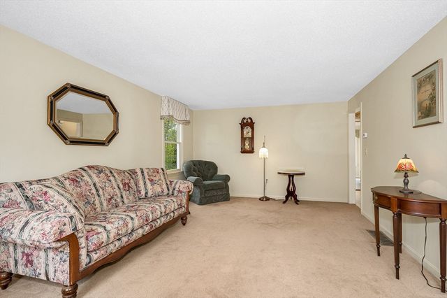 5 Ridge Road, Tyngsborough, MA 01879