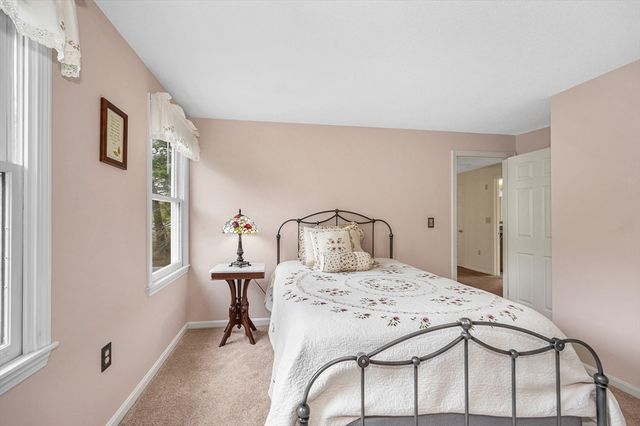 5 Ridge Road, Tyngsborough, MA 01879