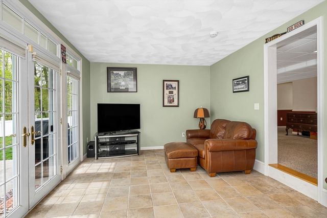 5 Ridge Road, Tyngsborough, MA 01879