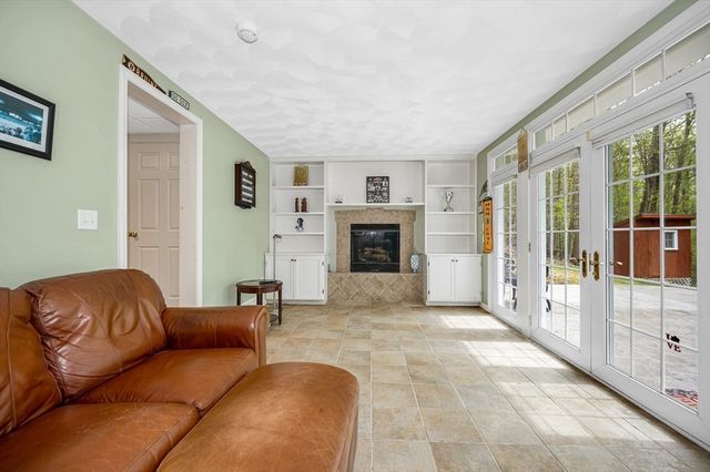 5 Ridge Road, Tyngsborough, MA 01879
