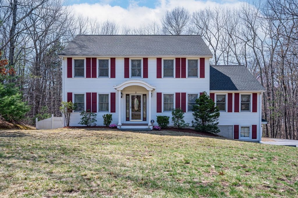 5 Ridge Road, Tyngsborough, MA 01879