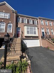 5722 GOVERNORS POND CIR, Alexandria, VA 22310