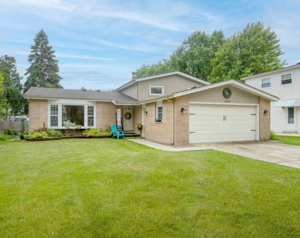 1909 E Maya Lane, Mount Prospect, IL 60056
