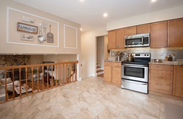 1909 E Maya Lane, Mount Prospect, IL 60056