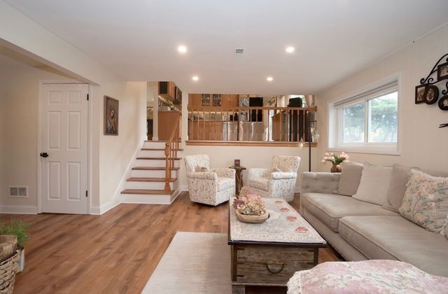 1909 E Maya Lane, Mount Prospect, IL 60056