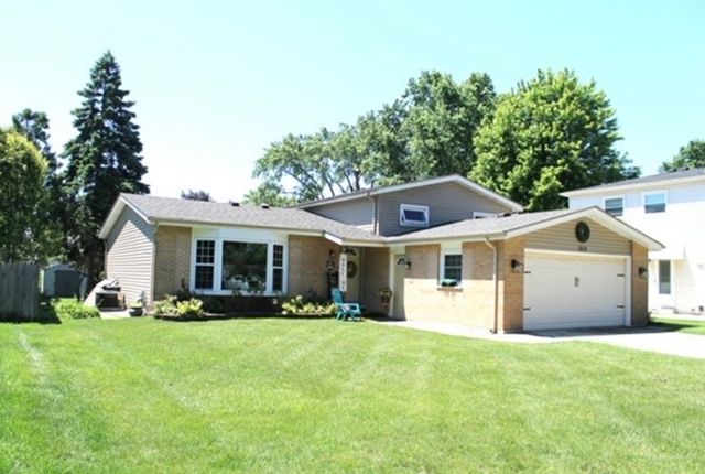 1909 E Maya Lane, Mount Prospect, IL 60056