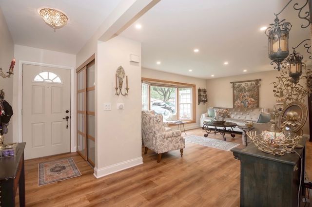 1909 E Maya Lane, Mount Prospect, IL 60056