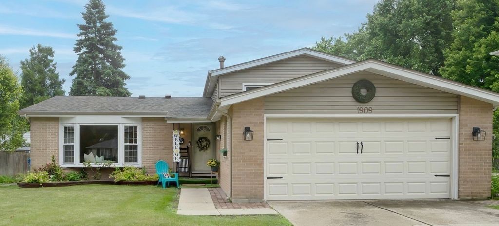 1909 E Maya Lane, Mount Prospect, IL 60056