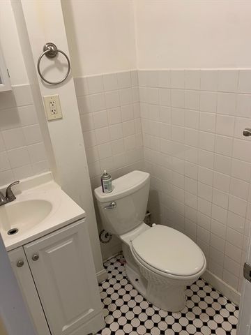 746 Broadway 3, Chelsea, MA 02150