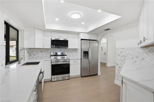 1914 SE 16th ST, Cape Coral, FL 33990