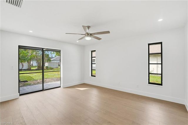 1914 SE 16th ST, Cape Coral, FL 33990