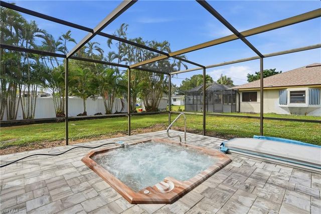 1914 SE 16th ST, Cape Coral, FL 33990