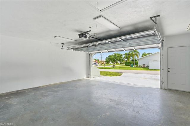 1914 SE 16th ST, Cape Coral, FL 33990