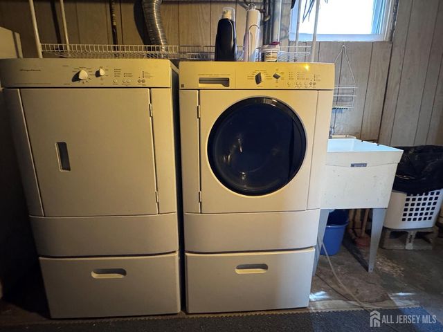 11 Lee Avenue, Sayreville, NJ 08879