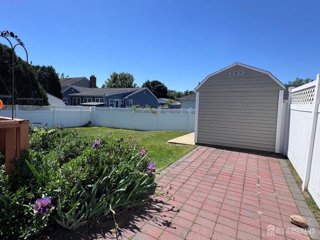 11 Lee Avenue, Sayreville, NJ 08879