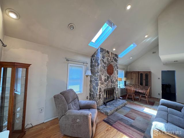 11 Lee Avenue, Sayreville, NJ 08879