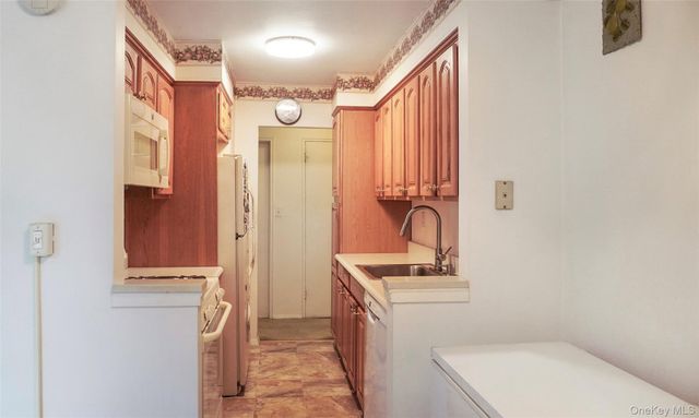385 McLean Avenue 3B, Yonkers, NY 10705