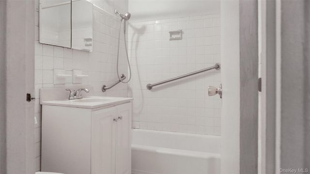 385 McLean Avenue 3B, Yonkers, NY 10705