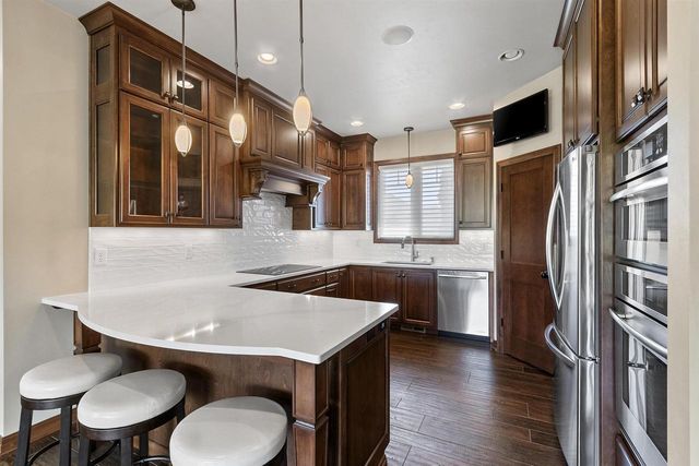 1294 S SEDONA CIRCLE, Hobart, WI 54115