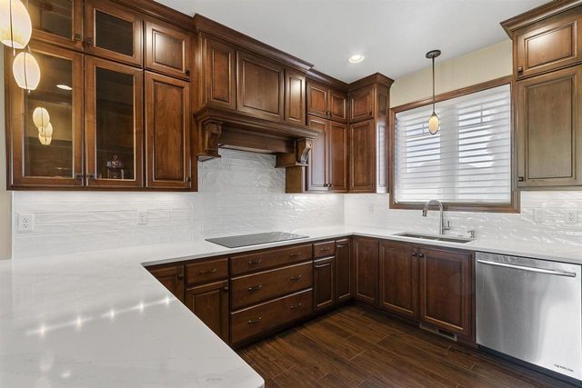 1294 S SEDONA CIRCLE, Hobart, WI 54115