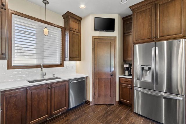 1294 S SEDONA CIRCLE, Hobart, WI 54115