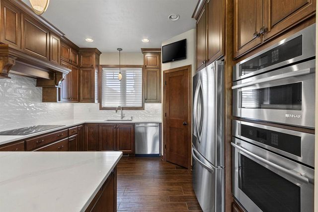 1294 S SEDONA CIRCLE, Hobart, WI 54115